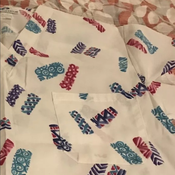 Women’s Medium V-Neck Scrub - Picture 4 of 5